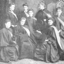Les « Donaldas » de l’Université McGill désignent la première cohorte de femmes diplômées par l'établissement d'enseignement.
