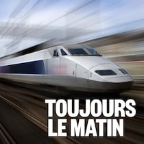 Un train qui va à toute allure. 