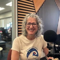 Une personne dans nos studios.