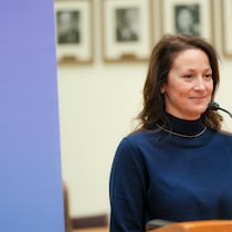 Liette Lanteigne derrière un podium.