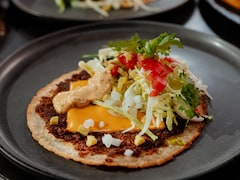 Un smash tacos bien garni dans une assiette.