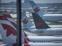 Des avions d'Air Canada. 
