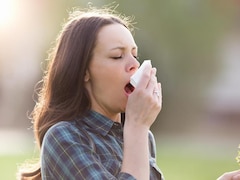 Une jeune femme souffrant d'allergies