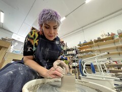 Annie Lefebvre fait de la poterie