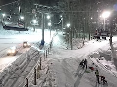 Plus de 200 skieurs se sont retrouvés coincés, mercredi soir, dans la remontée mécanique de la station de ski de Bromont après une défaillance mécanique. Les personnes étaient évacuées une par une.
