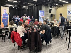 L'enregistrement de l'émission spéciale du Francothon 2024 se fait lors du brunch communautaire organisé par l'Association communautaire fransaskoise de Regina au Bistro du Carrefour des Plaines, le 27 avril 2024.