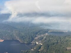 Vue aérienne d'un feu de forêt