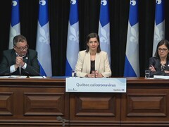 Le Dr Horacio Arruda, Geneviève Guilbault et Danielle McCann en point de presse officiel.