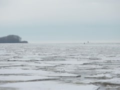 Le lac Saint-Pierre recouvert de glaces.