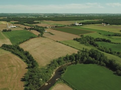 images aérienne de petites parcelles de champs agricoles de différentes cultures.