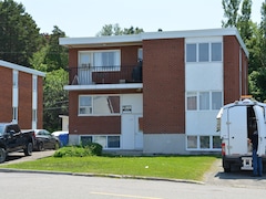 Un bloc appartements à Rimouski.