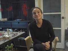 La sculptrice Marie Khouri, qui a reçu un prix pour l’ensemble de son œuvre, réfléchit sur son travail artistique, dans son studio à Vancouver.