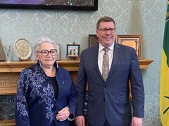 La gouverneure générale du Canada, Mary Simon, et le premier ministre de la Saskatchewan, Scott Moe, le 22 avril 2024.