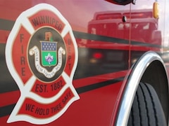Logo du Service des incendies de Winnipeg sur un camion