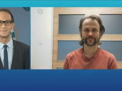Patrick Foucault et le Dr Lagacé-Wiens sont au téléjournal du Manitoba à la télévision.