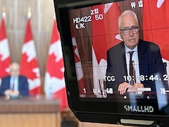 Raymond Théberge, commissaire aux langues officielles, lors d'une conférence de presse à Ottawa le 30 mai 2023.