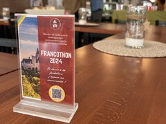 Un total de 26 personnes ont réservé leur place pour l'ApéroFranco, organisé dans le cadre du Francothon 2024 par la Fédération des francophones (FFS) à Saskatoon. Le 26 avril 2024.
