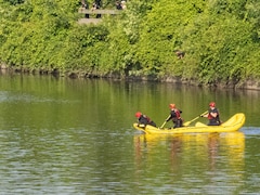 Une équipe du sauvetage nautique ratisse la rivière Saint-Charles.