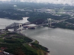 Les ponts de Québec et Pierre-Laporte photographiés du haut des airs à l’été 2021.