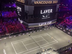 un court de tennis est au centre de l'aréna Rogers