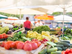Un étal de légumes biologiques.