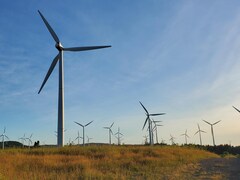 Le conseil des Innus de Pessamit signe une lettre d'intention en vue d'établir un partenariat d'affaires avec la compagnie Innergex pour le développement d'un projet éolien de 300 mégawatts dans la Manicouagan. 
