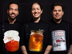 Un montage photo des chefs de la brigade avec un pot de ketchup maison, un pot de miel et une canne de sirop d'érable.