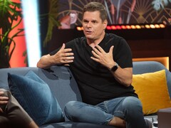 Patrick Lagacé est en entrevue sur le plateau de Bonsoir bonsoir.