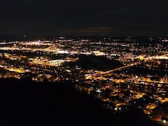La ville de Sherbrooke illuminée.