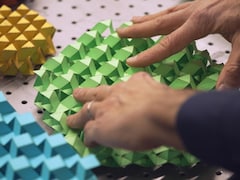 Origami : une technique de pliage de matériaux.