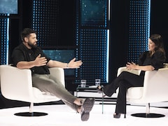 Laurent Duvernay-Tardif et France Beaudoin sur le plateau assis face à face.