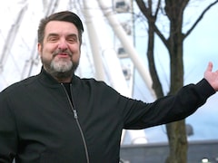 Dave-Éric Ouellet au pied de la grande roue de Montréal.
