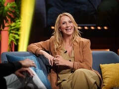 L'animatrice est sur le plateau de Bonsoir bonsoir.