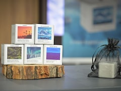 De petites boîtes qui affichent la photo d'un paysage.