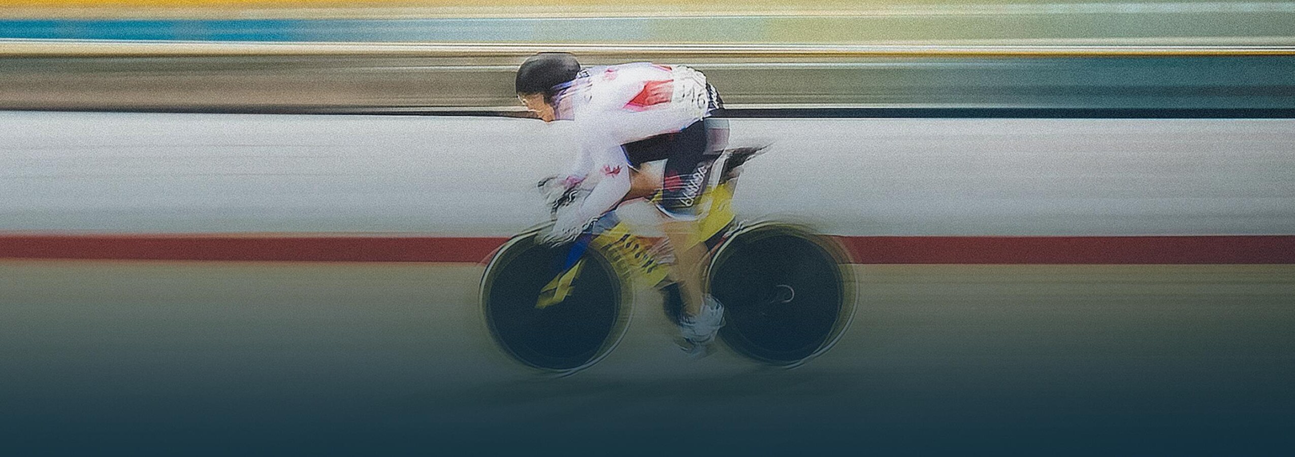 Hugo Barrette - Tomber à 80 km/h Hugo Barrette pédale à toute vitesse.