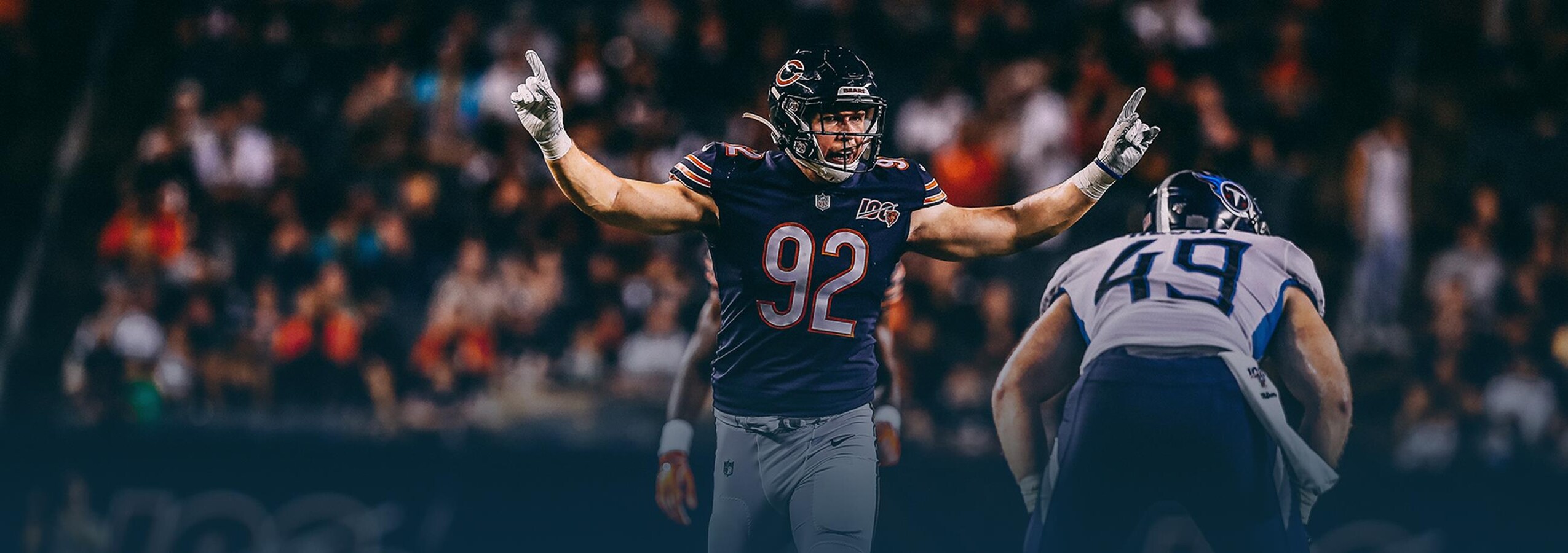 Mathieu Betts - Accepter l'échec Mathieu Betts lève les bras pendant un match préparatoire des Bears de Chicago contre les Titans du Tennessee.