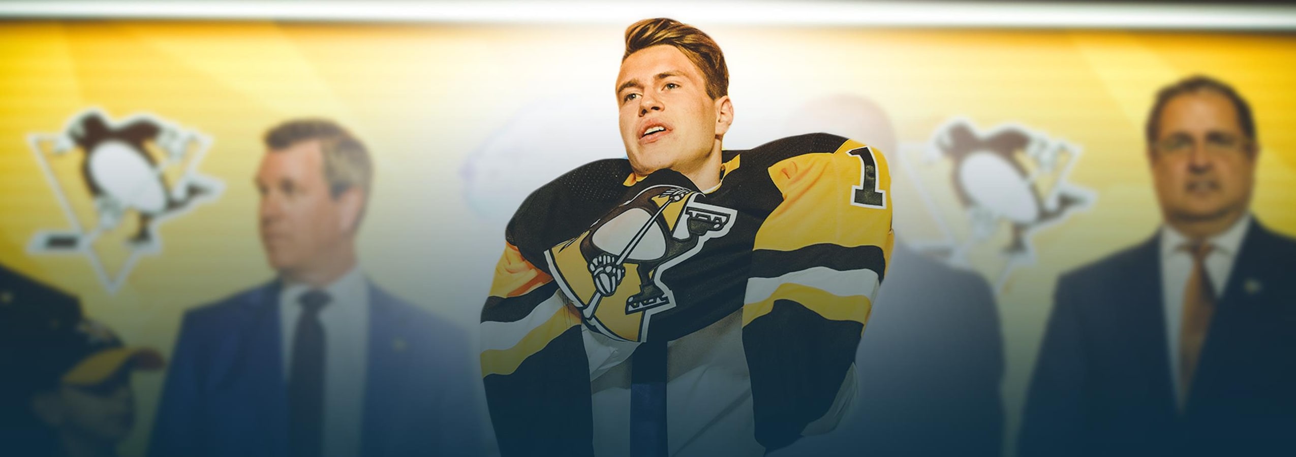 Samuel Poulin - Mon repêchage Samuel Poulin enfile le chandail des Penguins de Pittsburgh après avoir été repêché par l'équipe de la LNH.