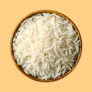 Un bol de riz sur un fond jaune.