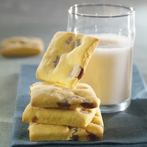 Biscuits à la citrouille avec un verre de lait.