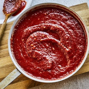 Sauce tomate express dans un bol.