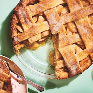 Une tarte aux pommes et au sucre à la crème.