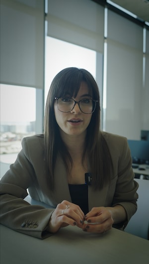 La journaliste Alessandra Rigano explique son enquête sur les crèmes solaires. 