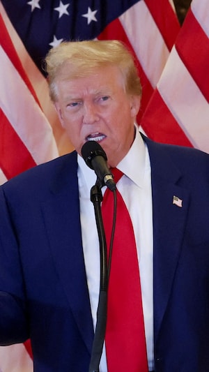 Donald Trump prononce un discours pour dénoncer son verdict de culpabilité le 31 mai 2024.