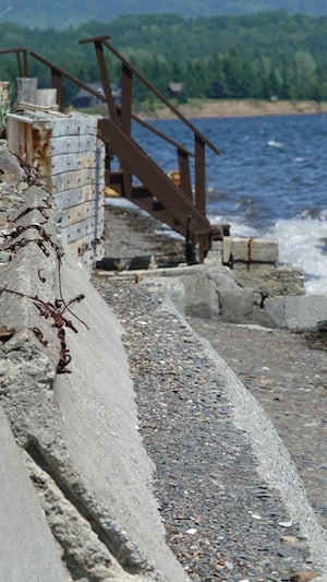 La plage de Maria et un escalier.