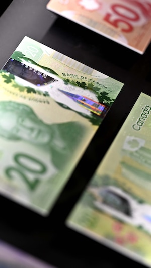 Des billets de 20 $ et de 50 $ au musée de la Banque du Canada à Ottawa.