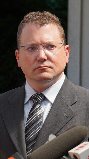 Le docteur Brian Nadler à la sortie du Palais de justice.