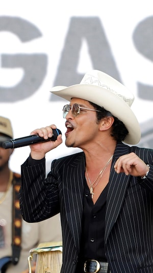 Bruno Mars chante sur scène à Las Vegas, le 10 avril 2026.