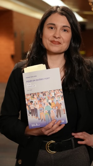 La journaliste Anne-Sophie Roy vous explique quoi retenir du dernier budget québécois déposé par le ministre des Finances, Eric Girard.