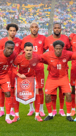 L'équipe de soccer du Canada.