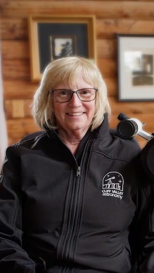 Portrait de Cathy Adams.